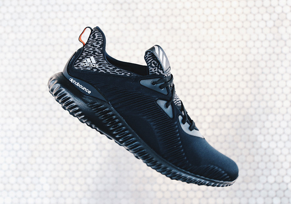 How To Lace Your Sneakers / Swap Your Shoe Laces : ADIDAS AlphaBOUNCE Triple Black